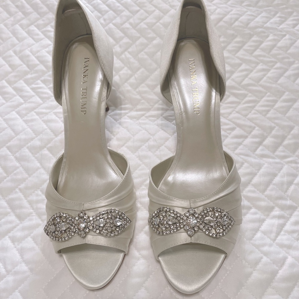 Ivanka Trump never worn wedding shoes. Still in box.